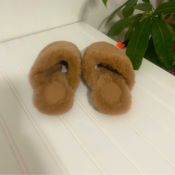 Stars Above Women’s Brown Furry Cozy Slip On Slippers Size S 5/6 - Picture 6 of 7